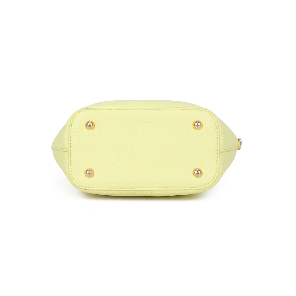 Vue de dessous du Blossom jaune en simili cuir grainé, pour découvrir la base de ce petit sac – réf. A-9149