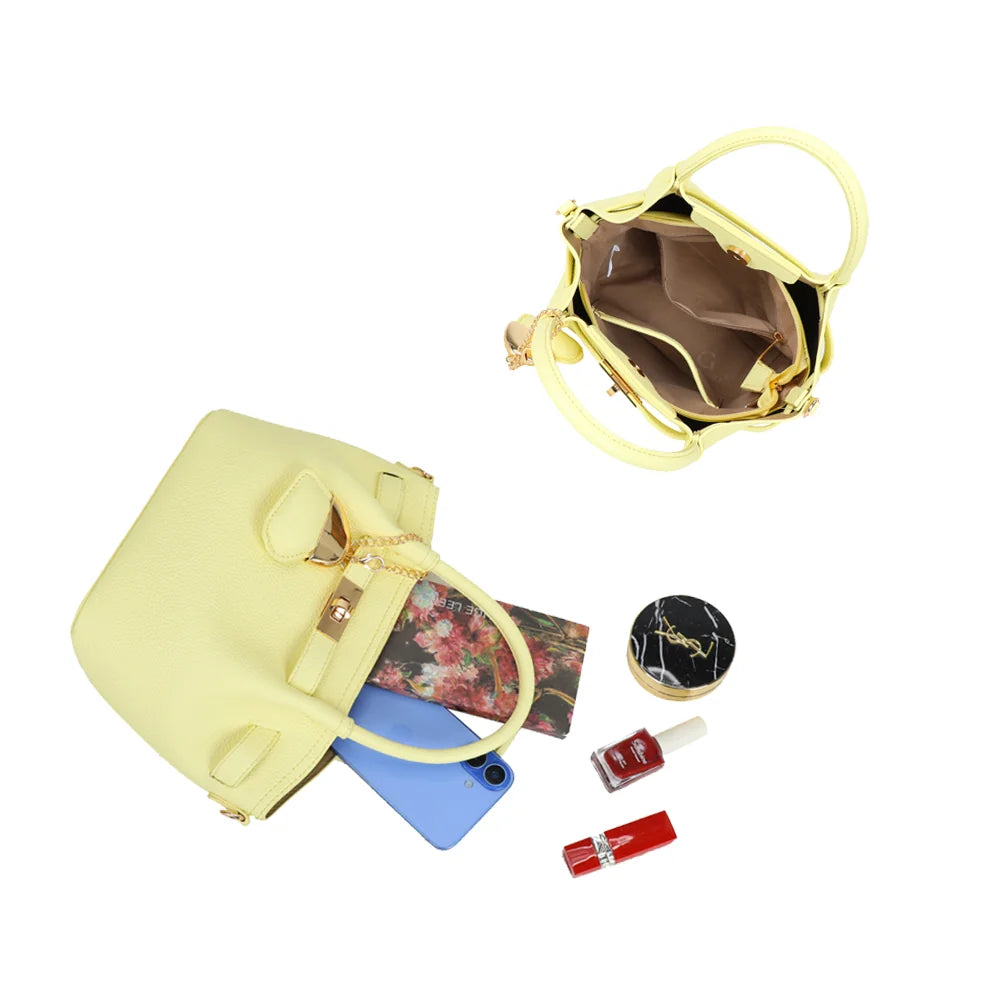 Intérieur du Blossom jaune : de la place pour téléphone, portefeuille et petites trousses de maquillage – réf. A-9149