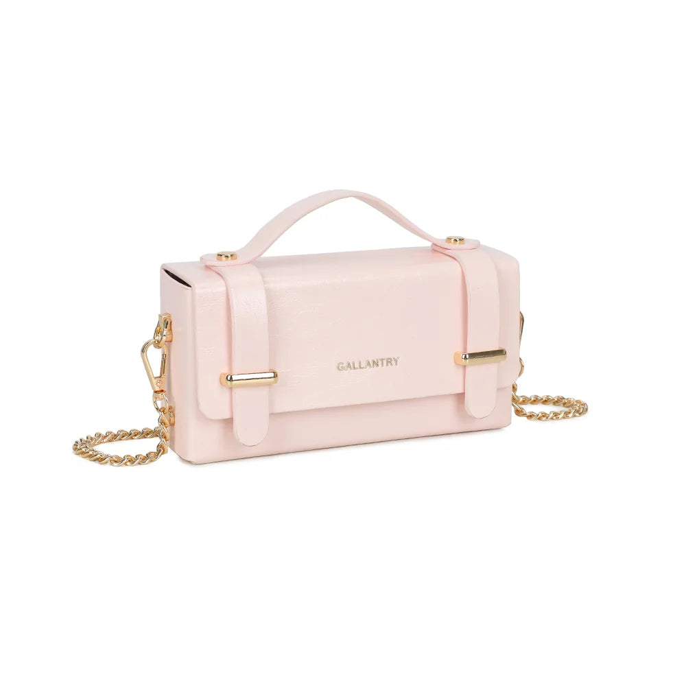 Boxy rose vu de trois quarts : volume structuré, poignée supérieure et chaîne dorée amovible – réf. MW-24001