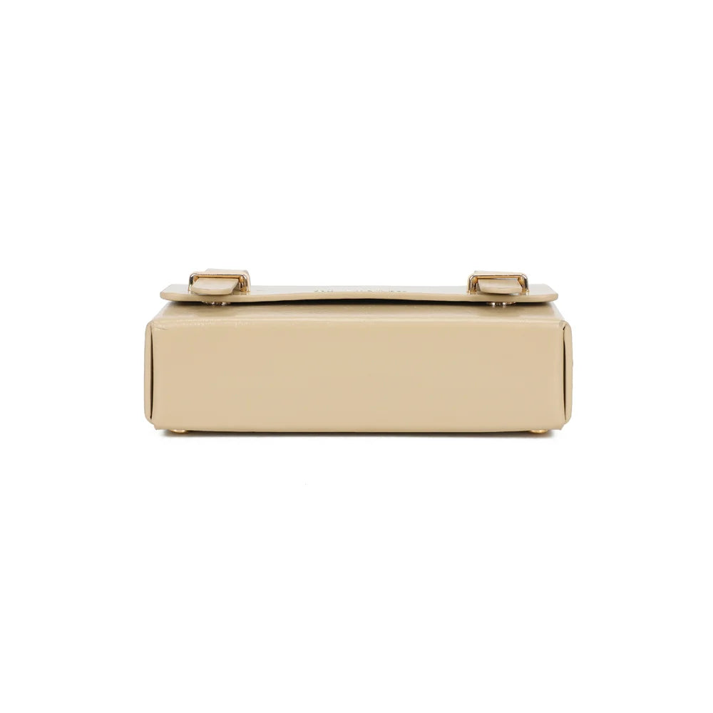 Dessous du Boxy taupe, base plate qui garde au sac sa forme de boîte structurée – réf. MW-24001