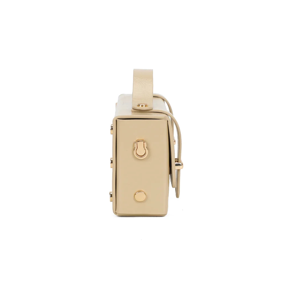 Profil du Boxy taupe : 5 cm de profondeur et anneau doré pour accrocher la chaîne – réf. MW-24001