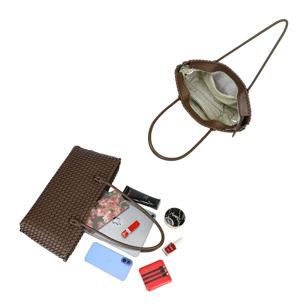 Intérieur du Bréva café : ouverture zippée, doublure synthétique et poche intérieure zippée pour ranger les petits objets – réf. DG-5822