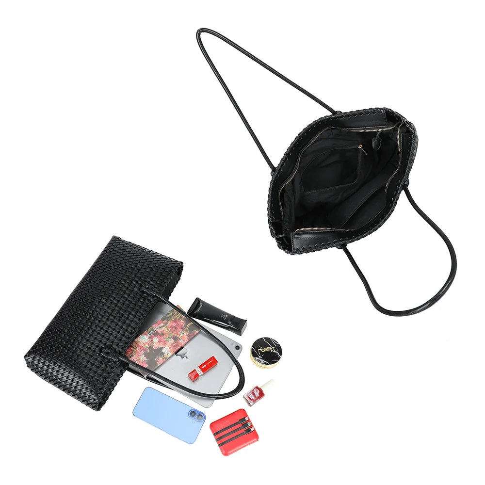 Intérieur du Bréva noir : ouverture zippée, doublure synthétique et poche intérieure zippée pour ranger les petits objets – réf. DG-5822