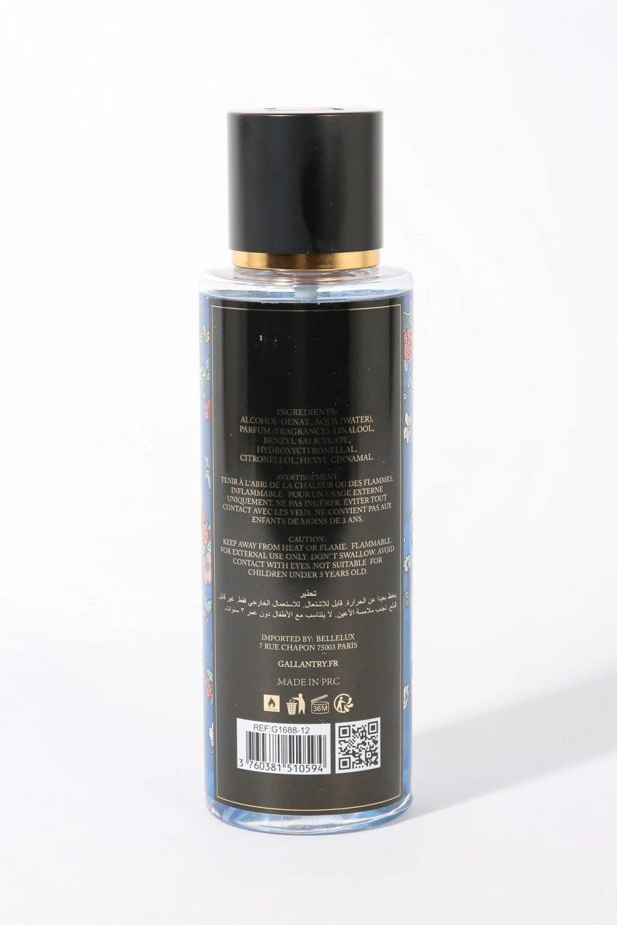 Femme vaporisant la brume parfumée Mystery Seduction de Gallantry dans ses cheveux