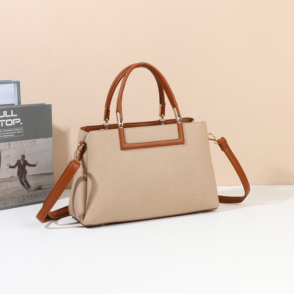Sac à main Cambridge Taupe/Marron mis en scène dans un décor d’intérieur – visuel d’ambiance créé avec l’IA – Gallantry Paris