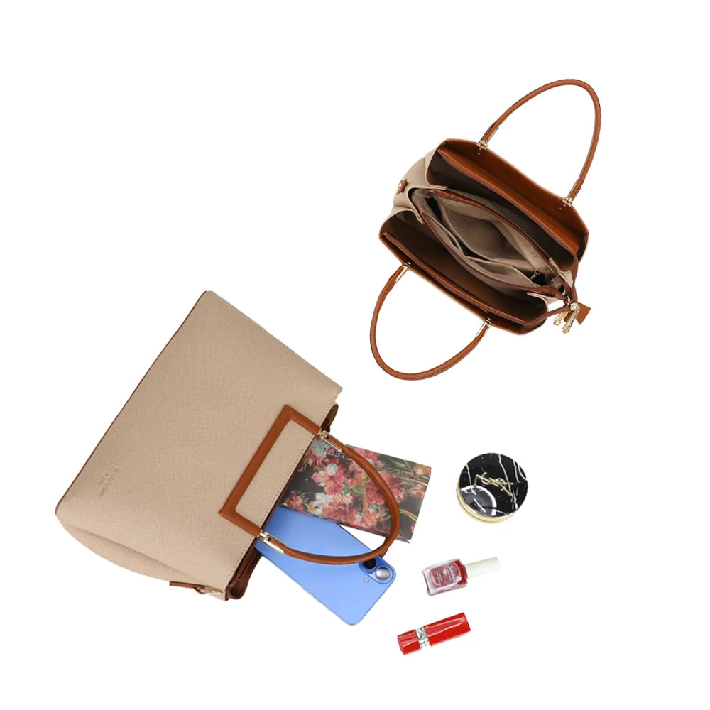 Intérieur du Cambridge taupe/marron organisé en trois compartiments pour téléphone et maquillage – réf. DQ-8728