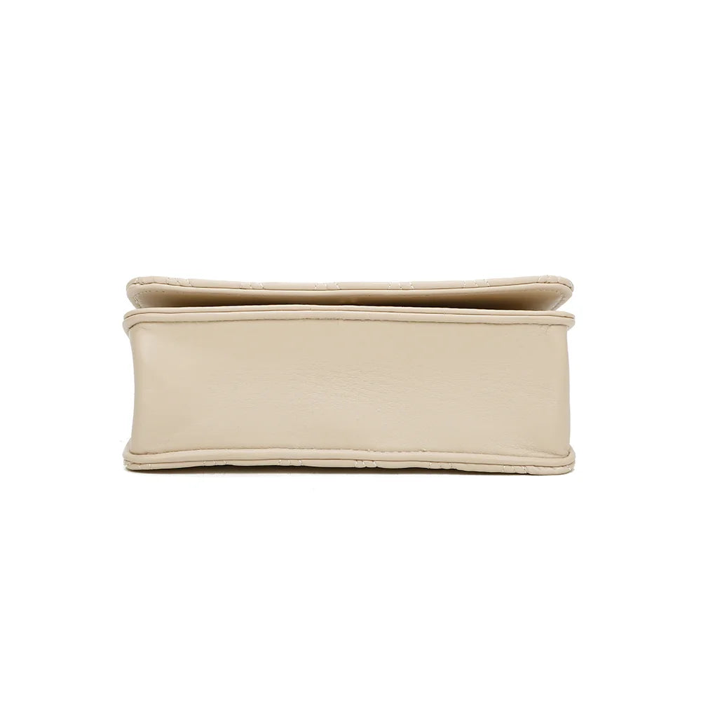 Dessous du Camille beige, en synthétique lisse aux surpiqûres apparentes, format 22 × 8 × 14 cm – réf. C-0154