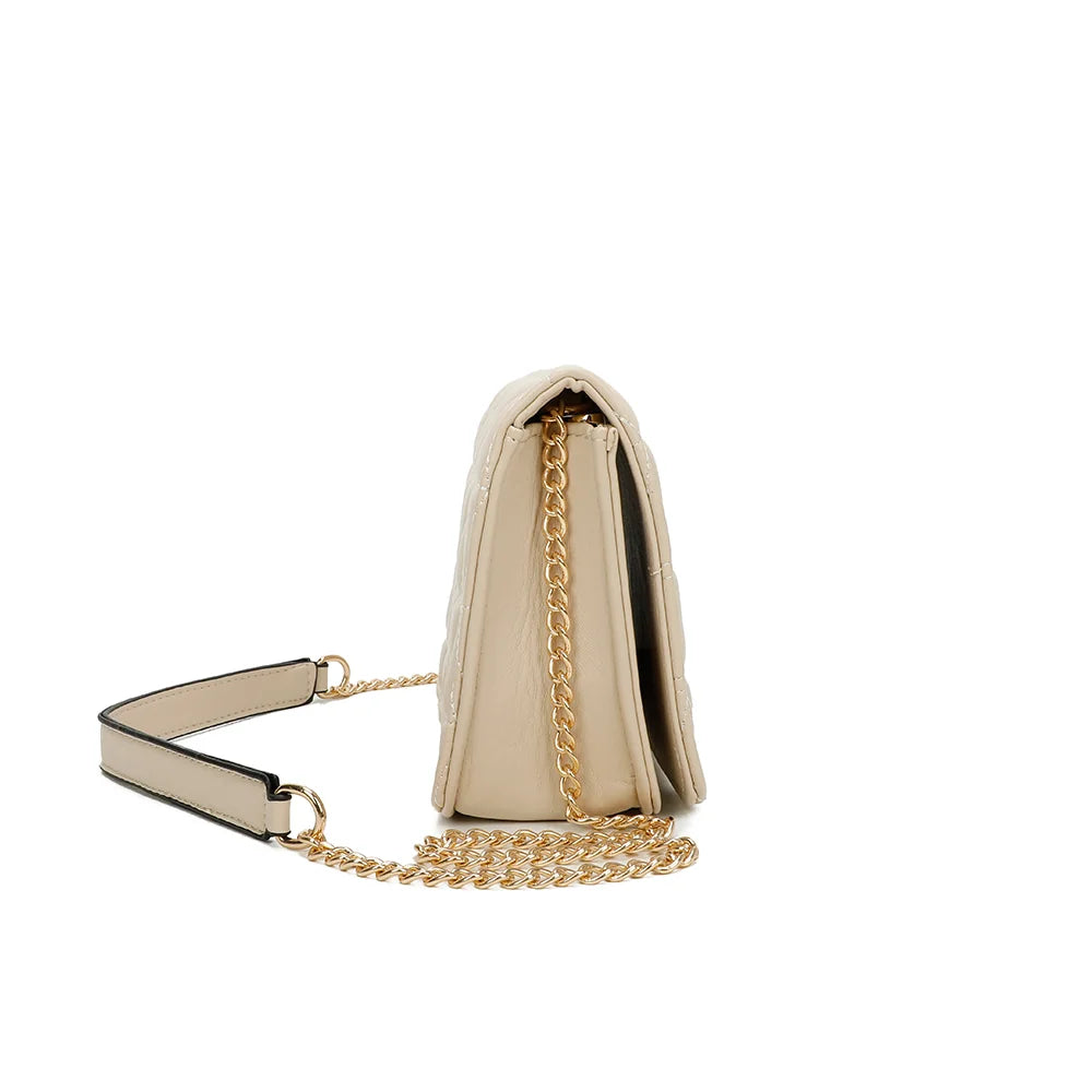 Profil du Camille beige : format compact de 8 cm de profondeur et attaches de la chaîne dorée – réf. C-0154