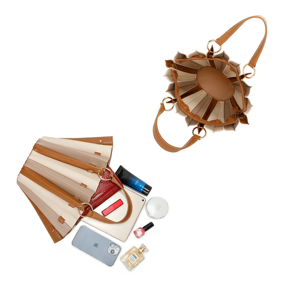 Intérieur du Carmen taupe/beige : pochette amovible zippée pour ranger téléphone, portefeuille et rouge à lèvres – réf. DQ-8681
