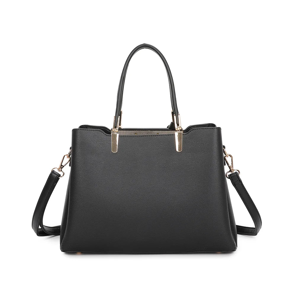 Dos du sac Carmine noir, surface synthétique finement texturée et lignes nettes – réf. DQ-8551-4
