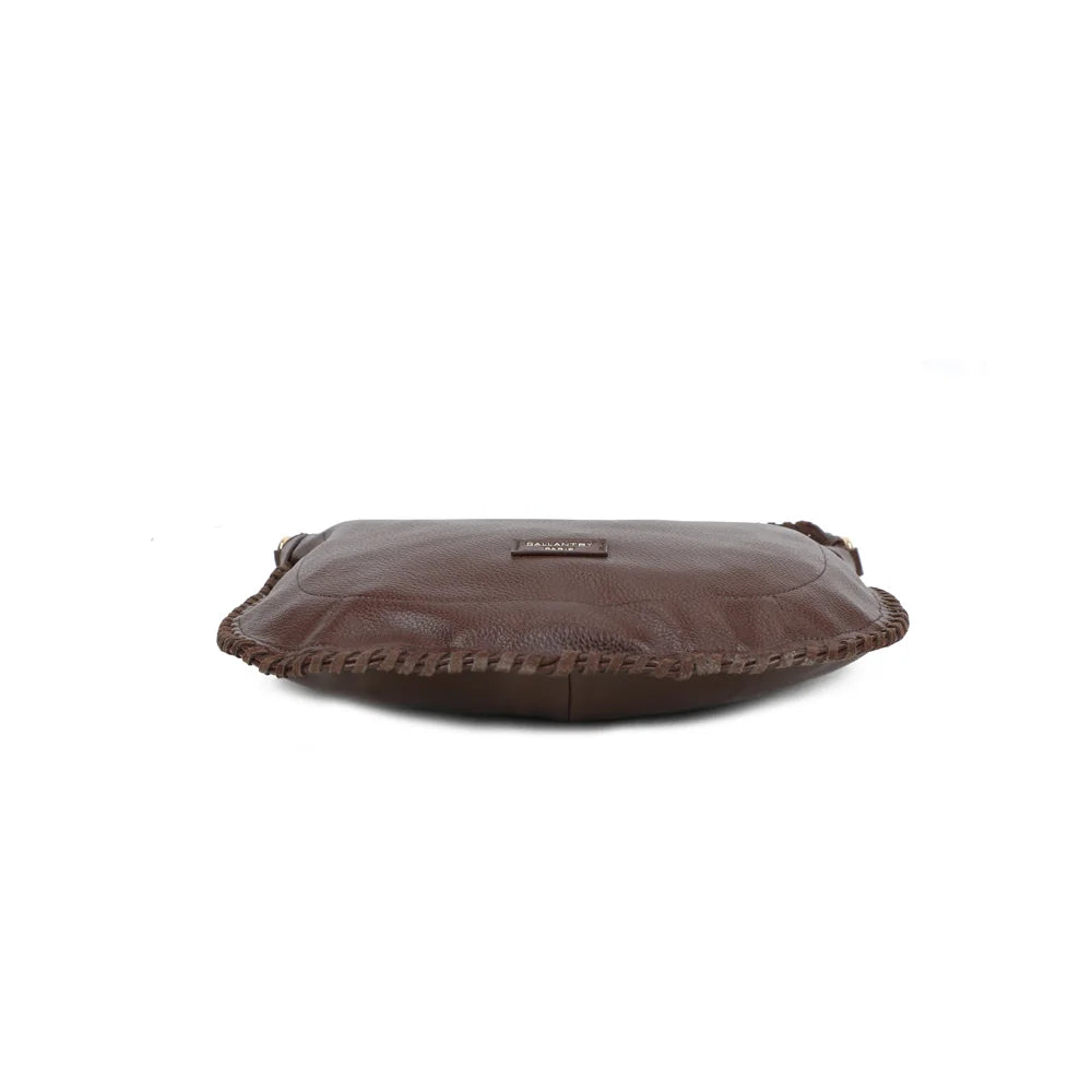 Dessous du Céleste café : contour arrondi souligné d’une couture tressée ton sur ton – réf. JC-53006