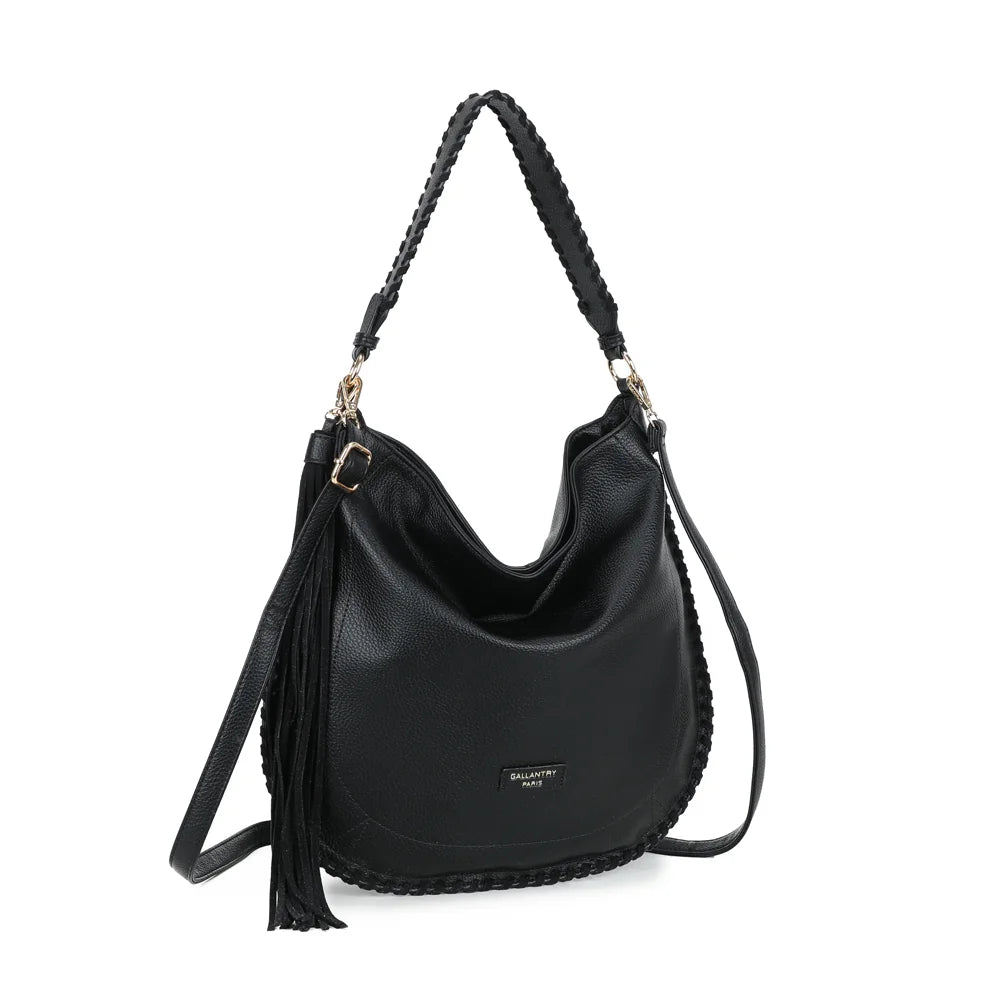 Céleste noir vu de trois quarts : silhouette souple et arrondie, bordures tressées et long pompon à franges – réf. JC-53006