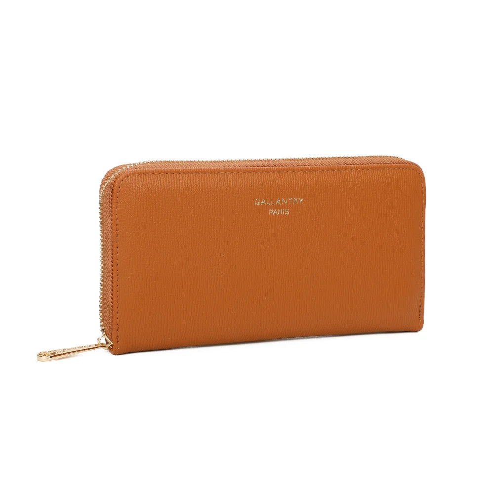 Celia Zip marron vu de trois-quarts : fine texture striée, angles arrondis et tirette dorée – réf. L-91164-19