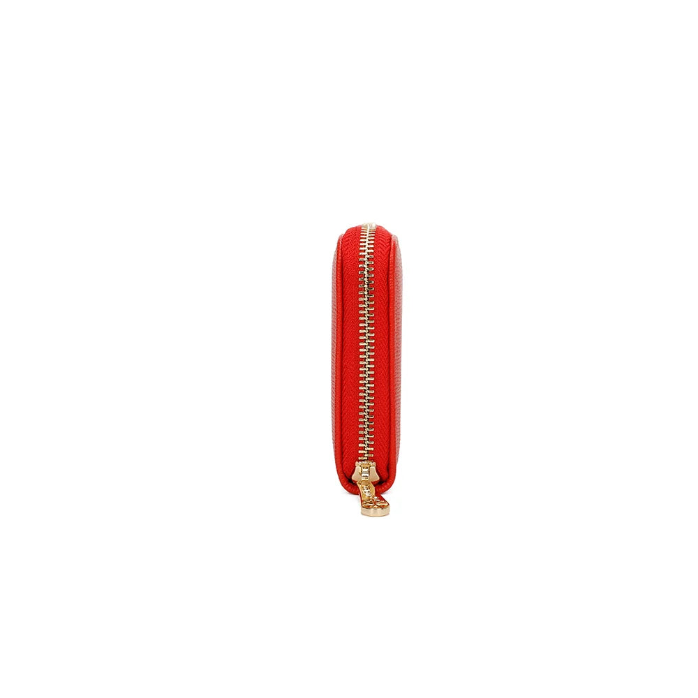 Profil du Celia Zip rouge : format plat de 2,5 cm d’épaisseur qui se glisse dans tous les sacs – réf. L-91164-19