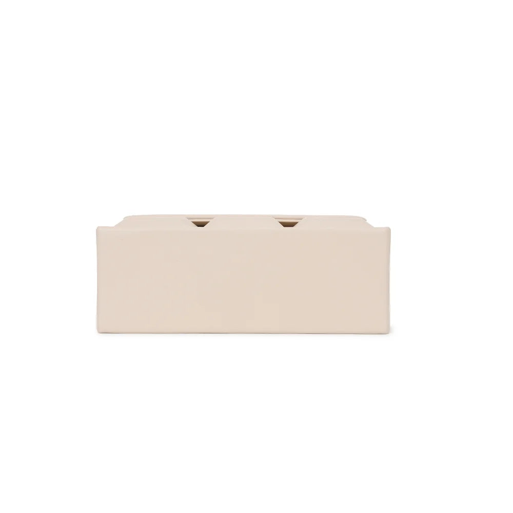 Dessous du ChocoLuxe beige, vue de la base rectangulaire de ce petit sac à rabat de 19 cm de large – réf. YL-26001