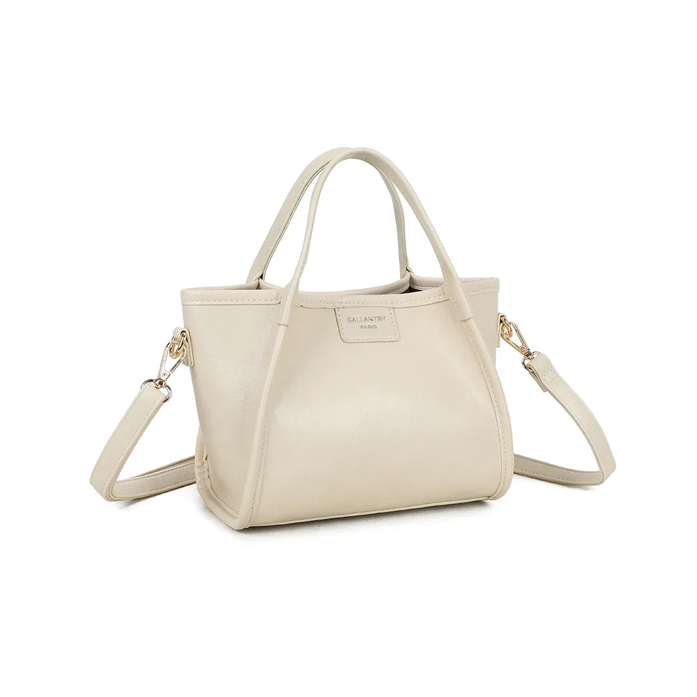 City Pop beige vu de trois quarts : silhouette trapèze souple et passepoils arrondis – réf. R-2035