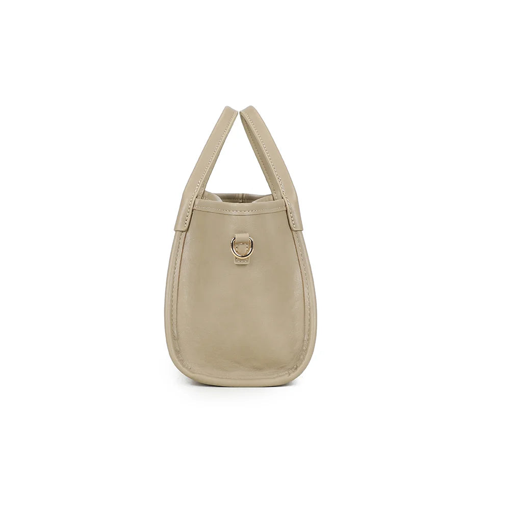 Profil du City Pop taupe : 9 cm de profondeur et anneau doré pour la bandoulière – réf. R-2035