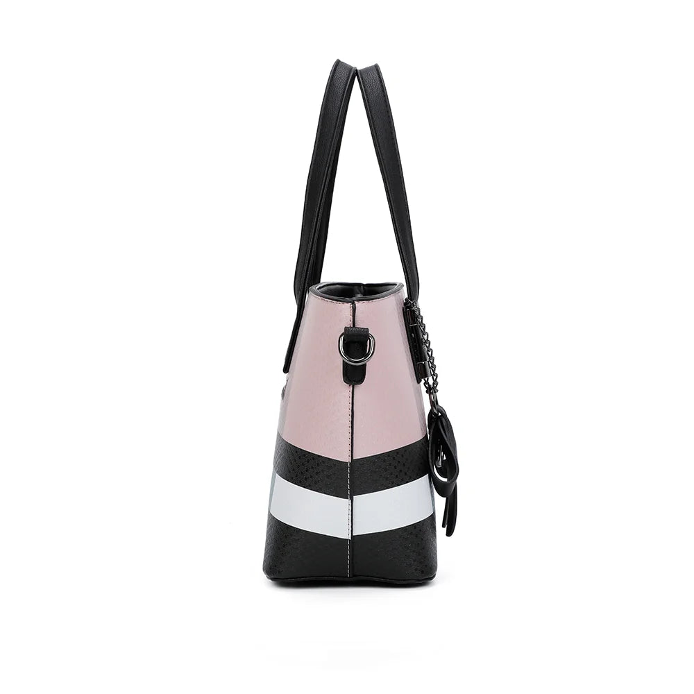 Profil du Contrast Pop rose clair : 12 cm de profondeur et attache latérale de la bandoulière – réf. M-9329-17