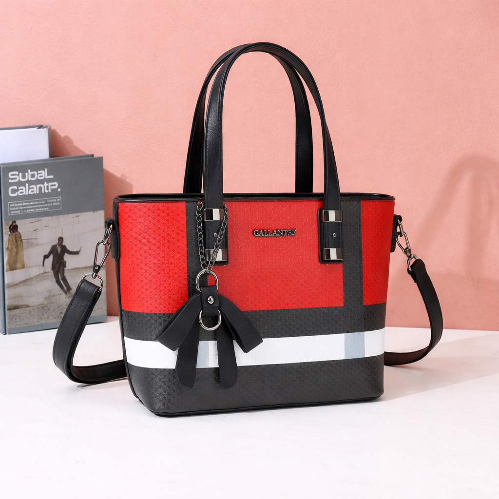 Sac à main Contrast Pop rouge et noir mis en scène dans un décor – visuel d’ambiance créé avec l’IA – Gallantry Paris