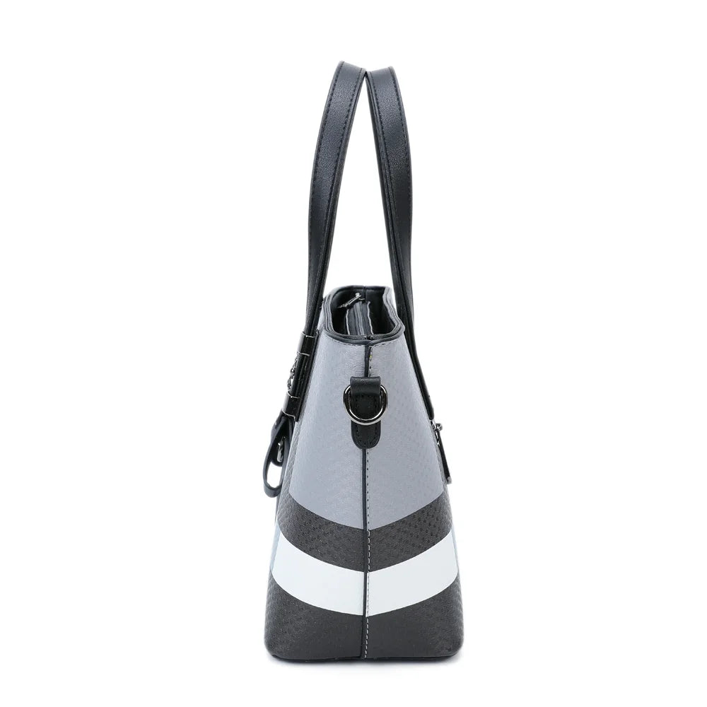 Profil du Contrast Pop gris/noir : 12 cm de profondeur et attache latérale de la bandoulière – réf. M-9329-17