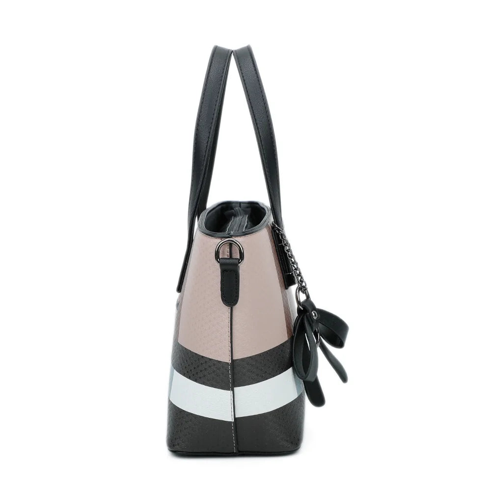 Profil du Contrast Pop taupe/noir : 12 cm de profondeur et attache latérale de la bandoulière – réf. M-9329-17
