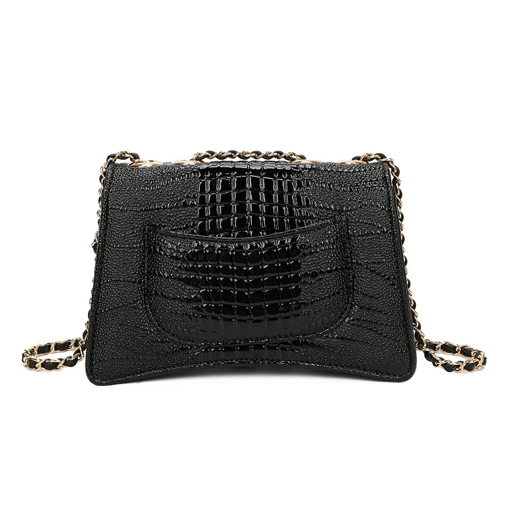 Dos du sac Corail noir, surface effet croco et chaîne dorée entrelacée d’une lanière assortie – réf. R-6661