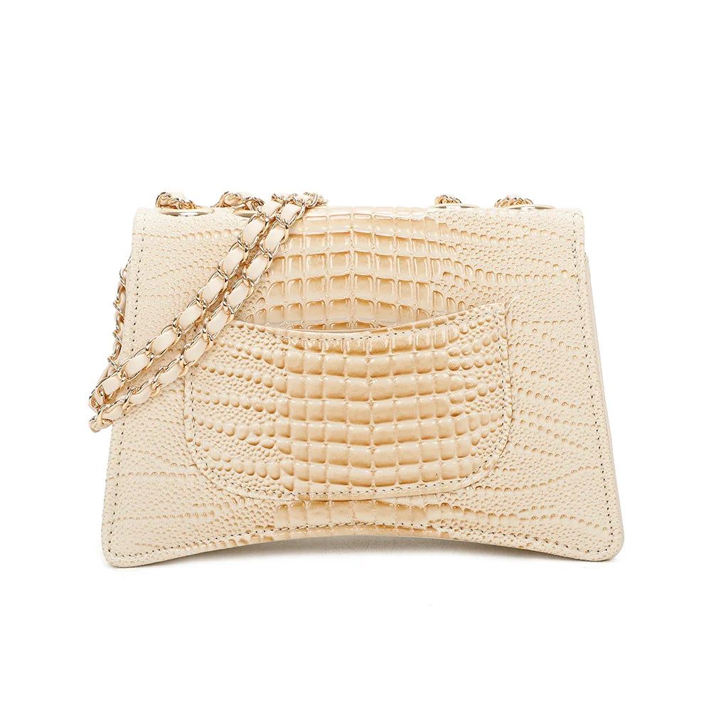 Dos du sac Corail or, surface effet croco et chaîne dorée entrelacée d’une lanière assortie – réf. R-6661