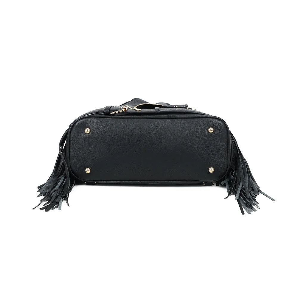 Dessous du sac Dakota Frangé noir, dans la continuité de sa silhouette structurée façon perfecto