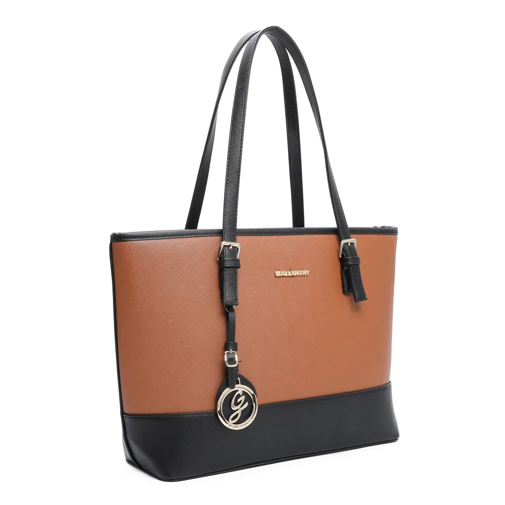 Sac cabas Déjà-vu camel de trois quarts, deux longues anses et boucles dorées – réf. G-9227-9