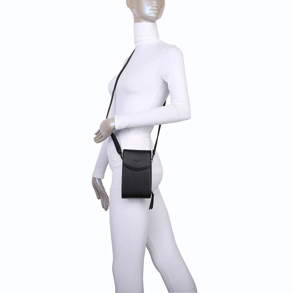 Délicate noir porté en bandoulière croisée par une femme, mains libres et silhouette légère – réf. L-86011