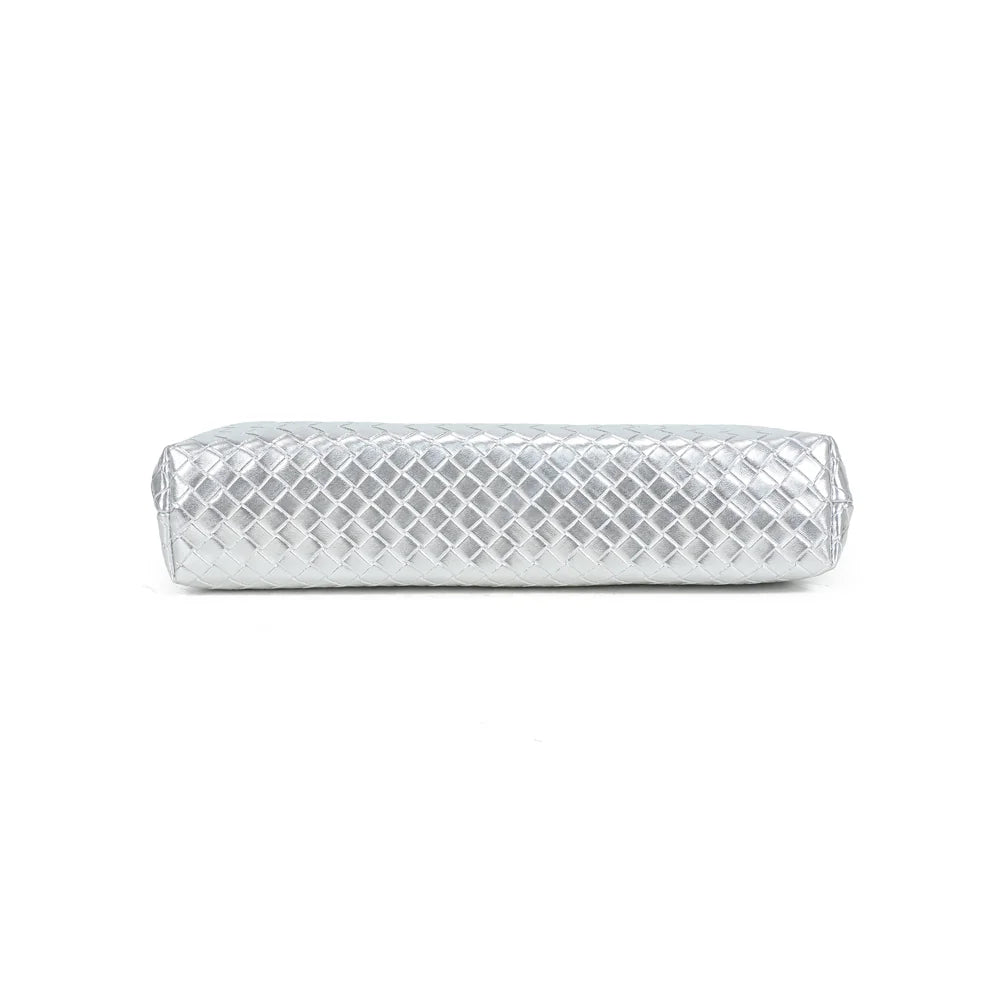 Dessous de la pochette Doria argent : base arrondie et souple au motif tressé – réf. LH-71005