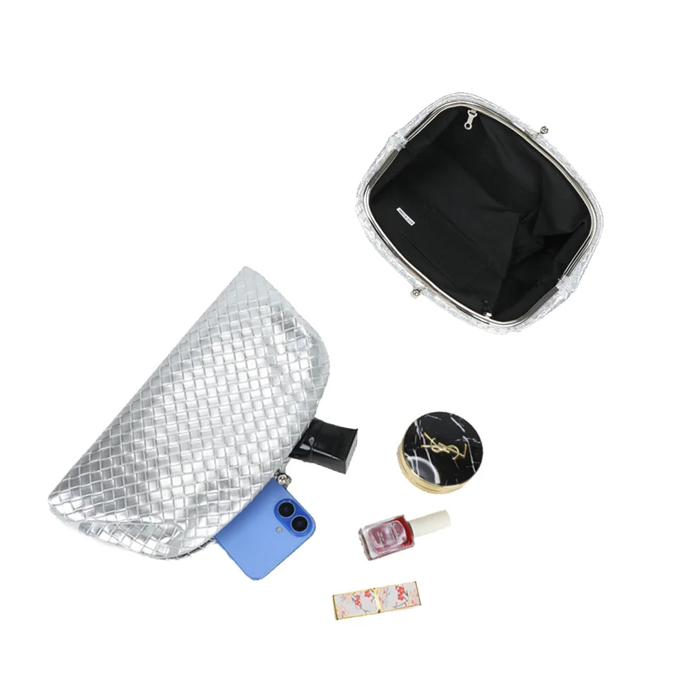 Intérieur de la pochette Doria argent : compartiment principal et petite poche plaquée pour les cartes – réf. LH-71005