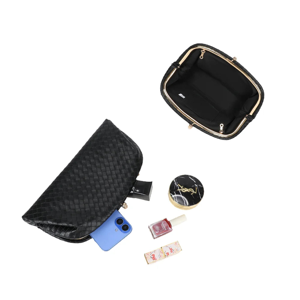 Intérieur de la pochette Doria noir : compartiment principal et petite poche plaquée pour les cartes – réf. LH-71005