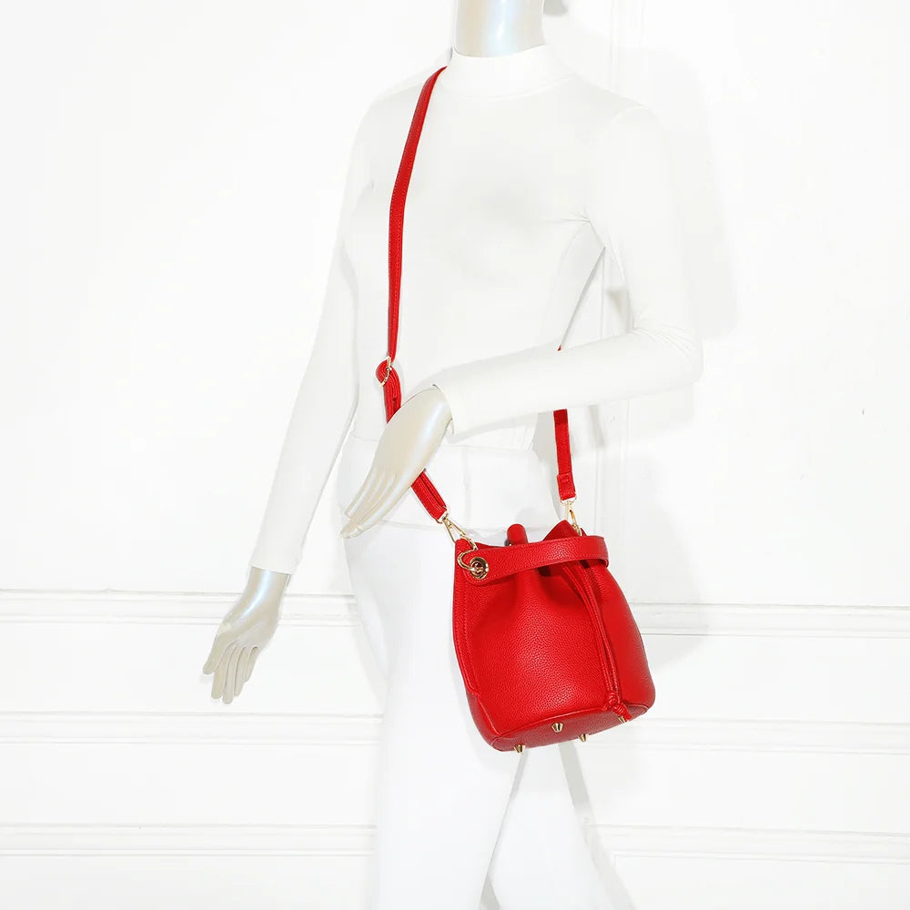 Sac seau femme Éclat de Rêve rouge porté, à la main ou en bandoulière – réf. KJ-62050