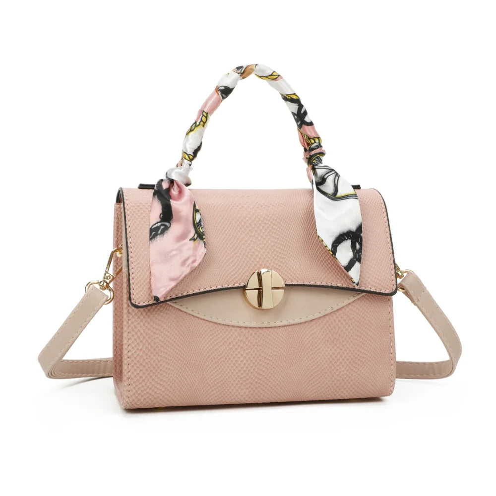 Éclat Moderne rose vu de trois-quarts : silhouette structurée et foulard imprimé noué sur l’anse – réf. HY-5422