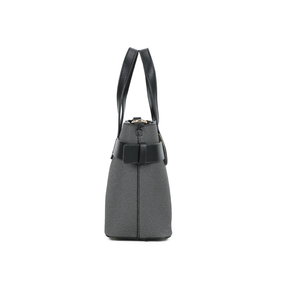 Profil du sac Eden noir : 10 cm de profondeur et anneaux dorés pour fixer la bandoulière amovible – réf. DQ-8714-1