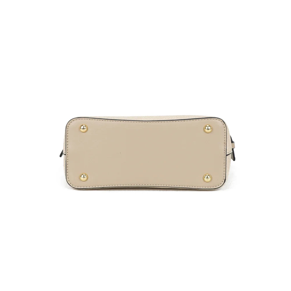 Dessous du sac Eden taupe avec ses pieds de protection pour le poser sans souci – réf. DQ-8714-1