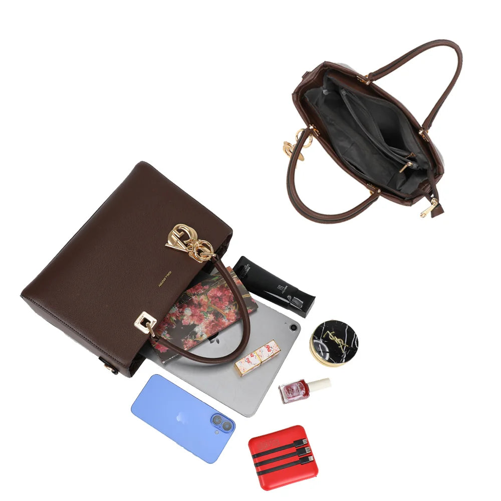 Intérieur du sac Élancia café fermé par zip, assez spacieux pour téléphone, pochette et tablette – réf. DQ-8696