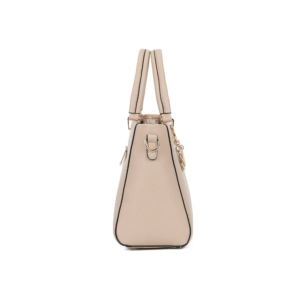 Profil du sac Élancia taupe : 12 cm de profondeur et anneau doré pour fixer la bandoulière – réf. DQ-8696