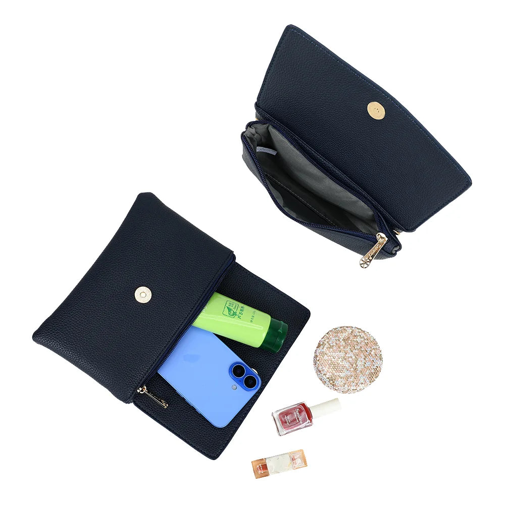 Intérieur de la pochette Elara bleu foncé : rabat aimanté, compartiments et poche zippée – réf. SF-69033