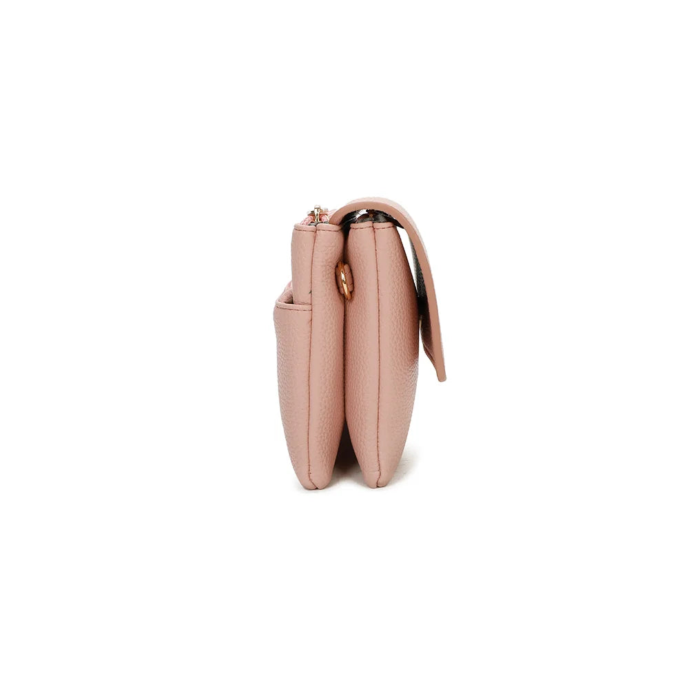 Profil de la pochette Elara rose : format fin de 4 cm de profondeur, mousqueton doré – réf. SF-69033