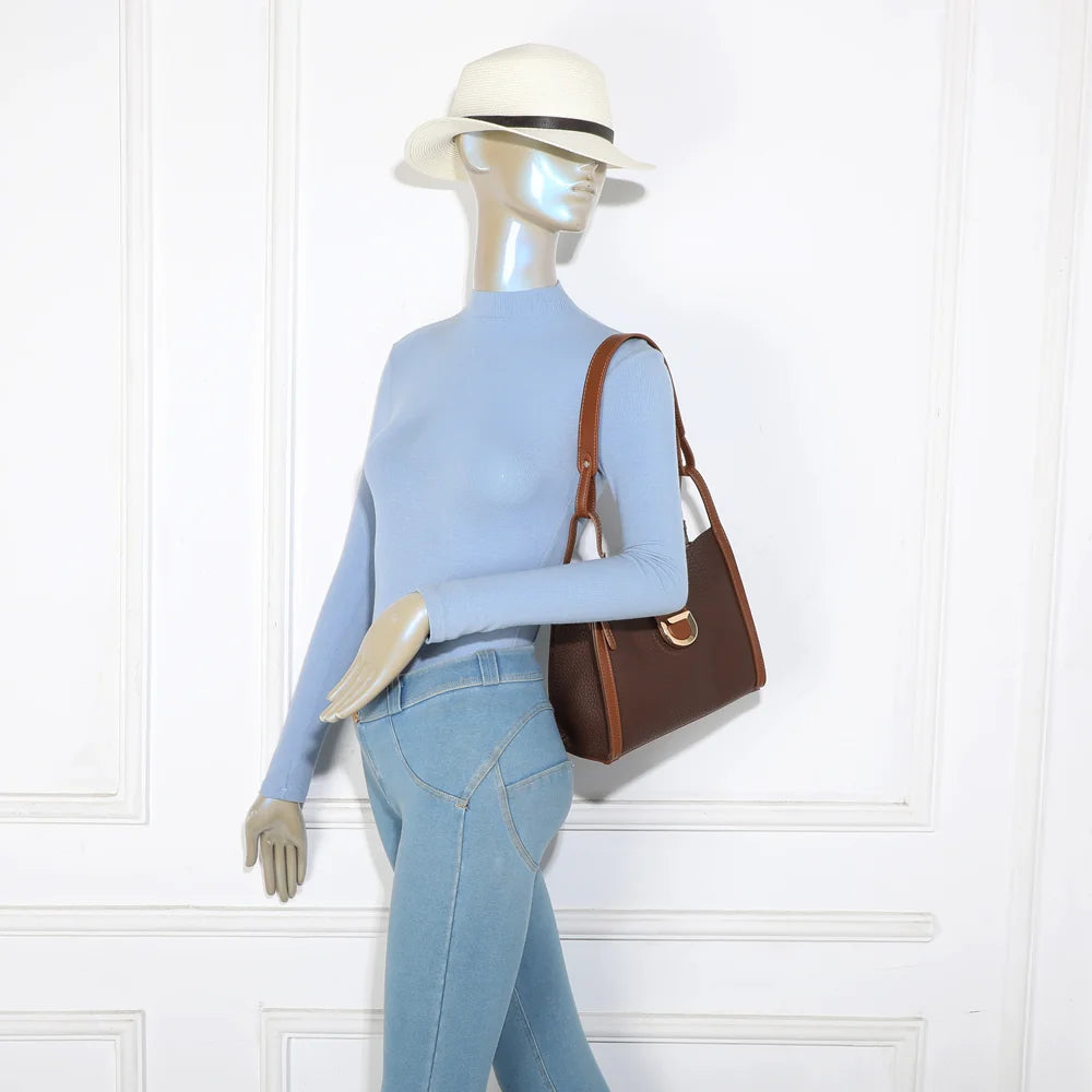 Sac femme Élégance Urbaine café porté à l’épaule, un format idéal au quotidien en ville – réf. A-9141