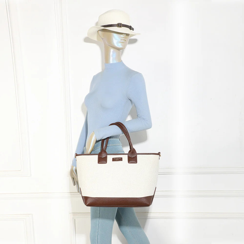 Sac à main Éléna beige/coffee porté par une femme, à la main ou en bandoulière – réf. JC-53008