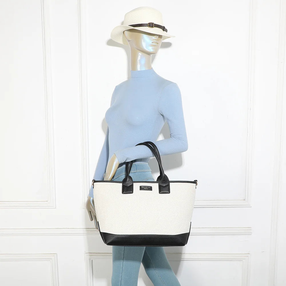 Sac à main Éléna beige/noir porté par une femme, à la main ou en bandoulière – réf. JC-53008