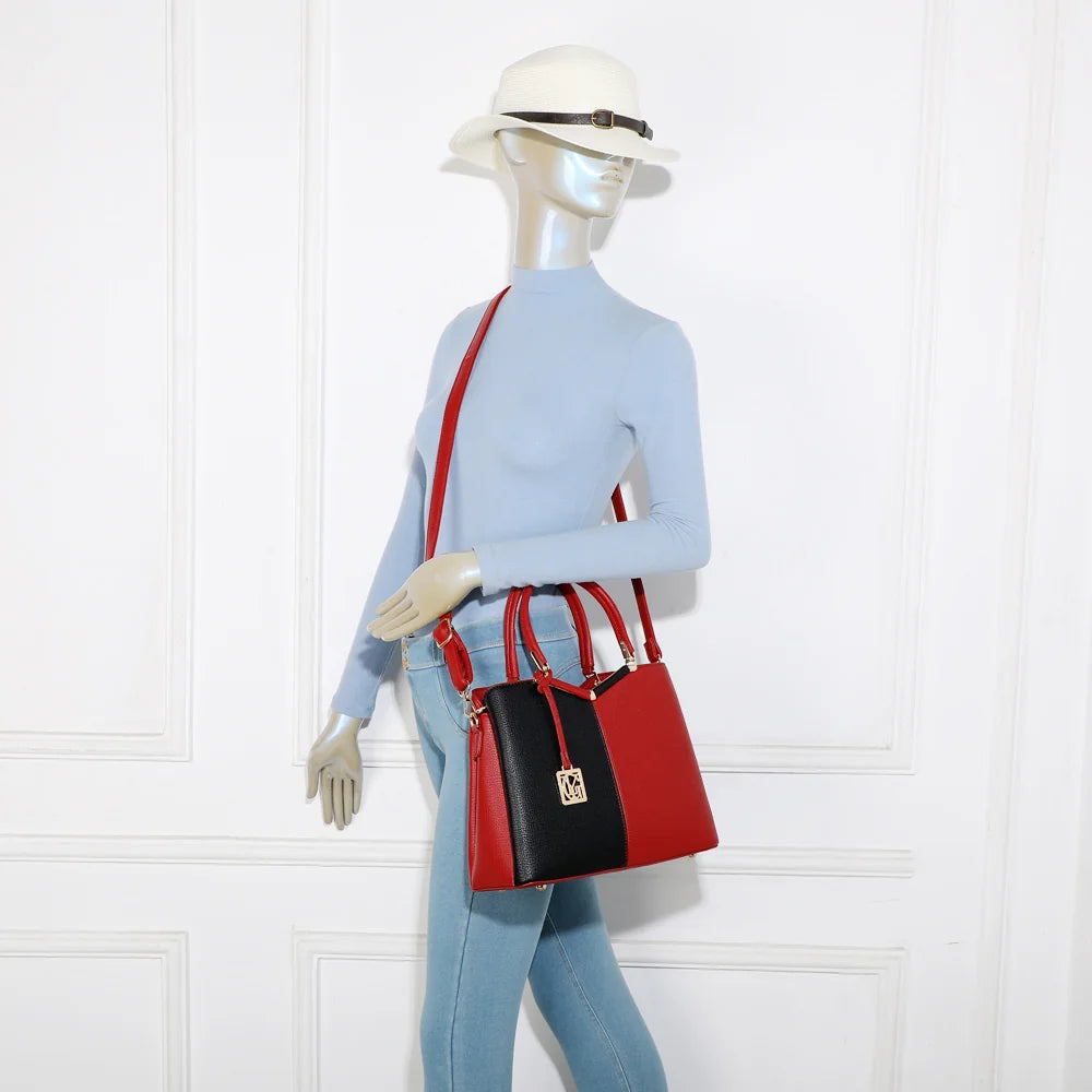 Sac à main femme Élisa rouge porté, un format pensé pour le bureau comme pour les sorties – réf. A-9130