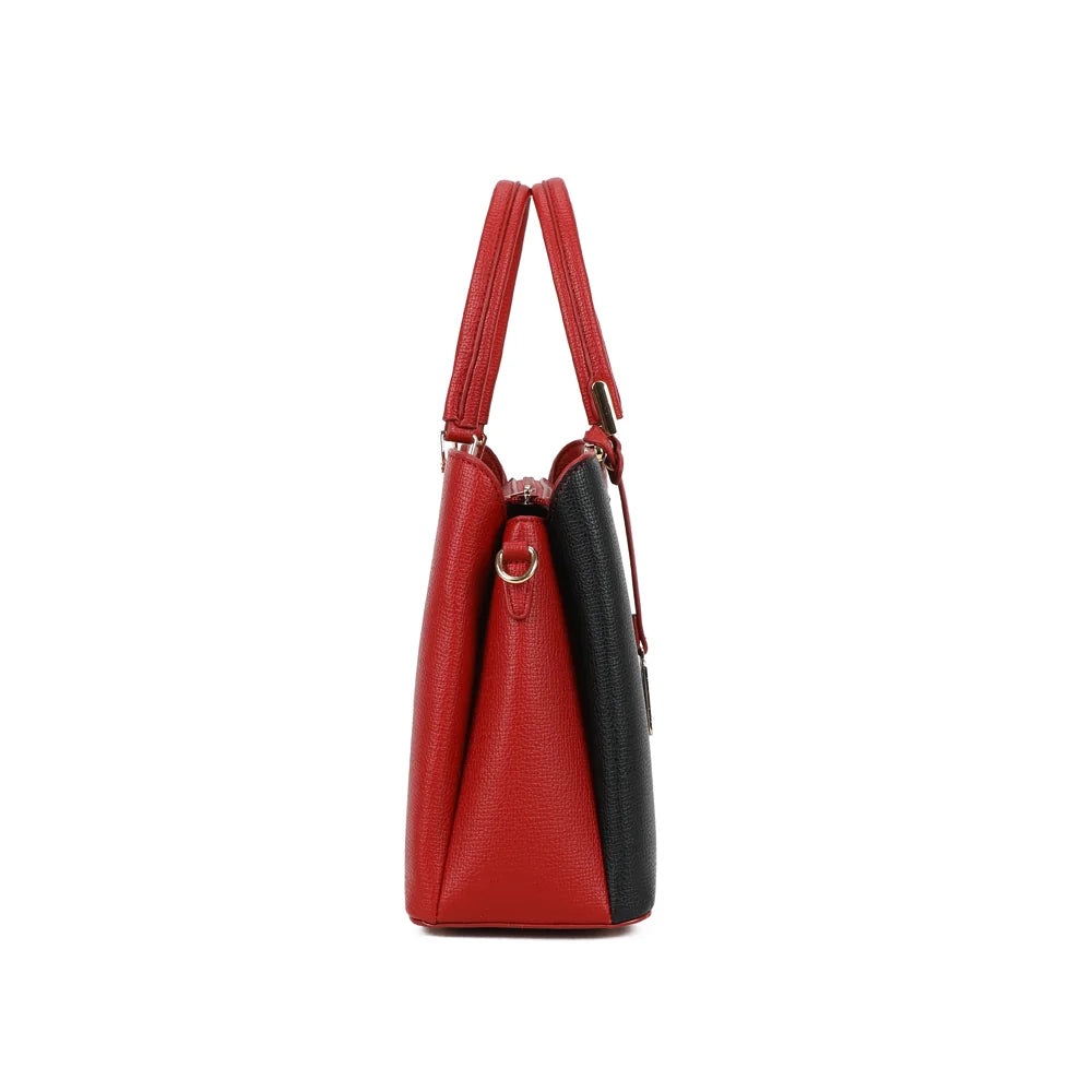 Élisa rouge de profil : soufflet de 12 cm et anneau doré pour fixer la bandoulière amovible – réf. A-9130