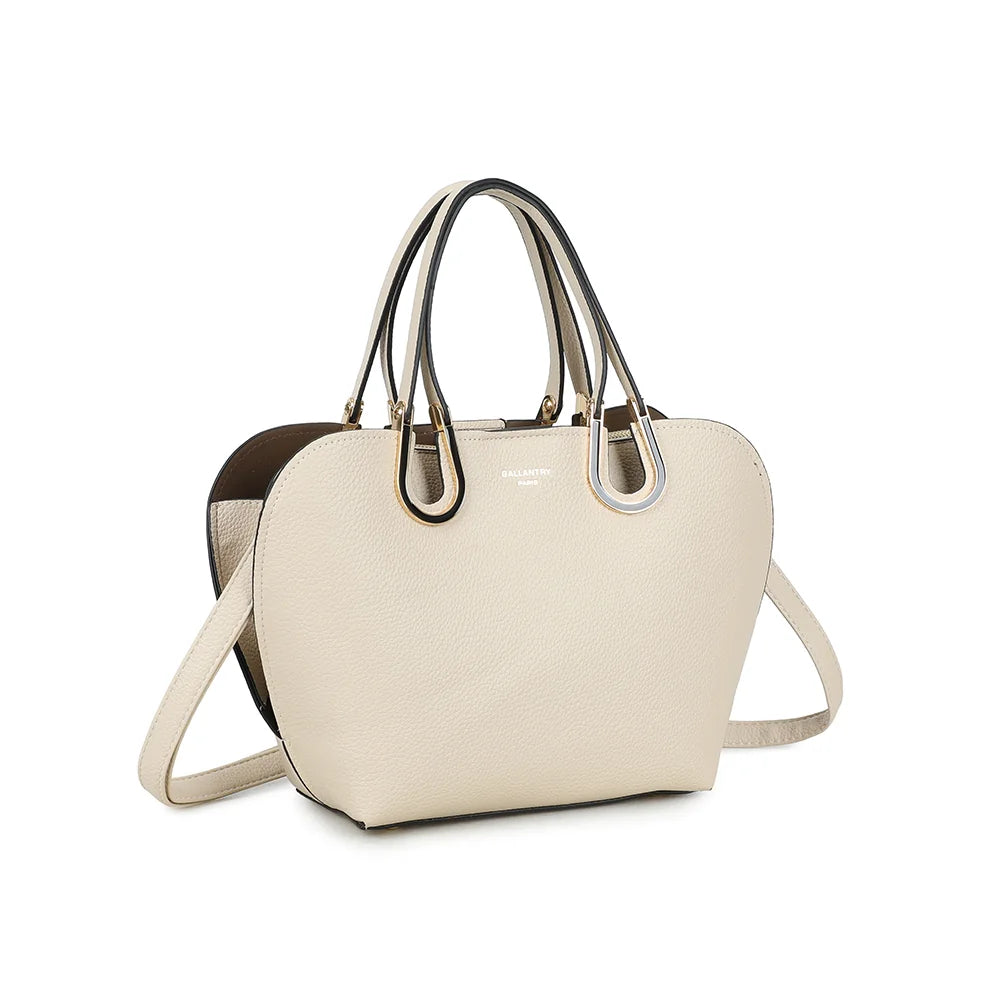 Élora beige vu de trois quarts : silhouette arrondie et soufflets latéraux évasés – réf. M-9382-1