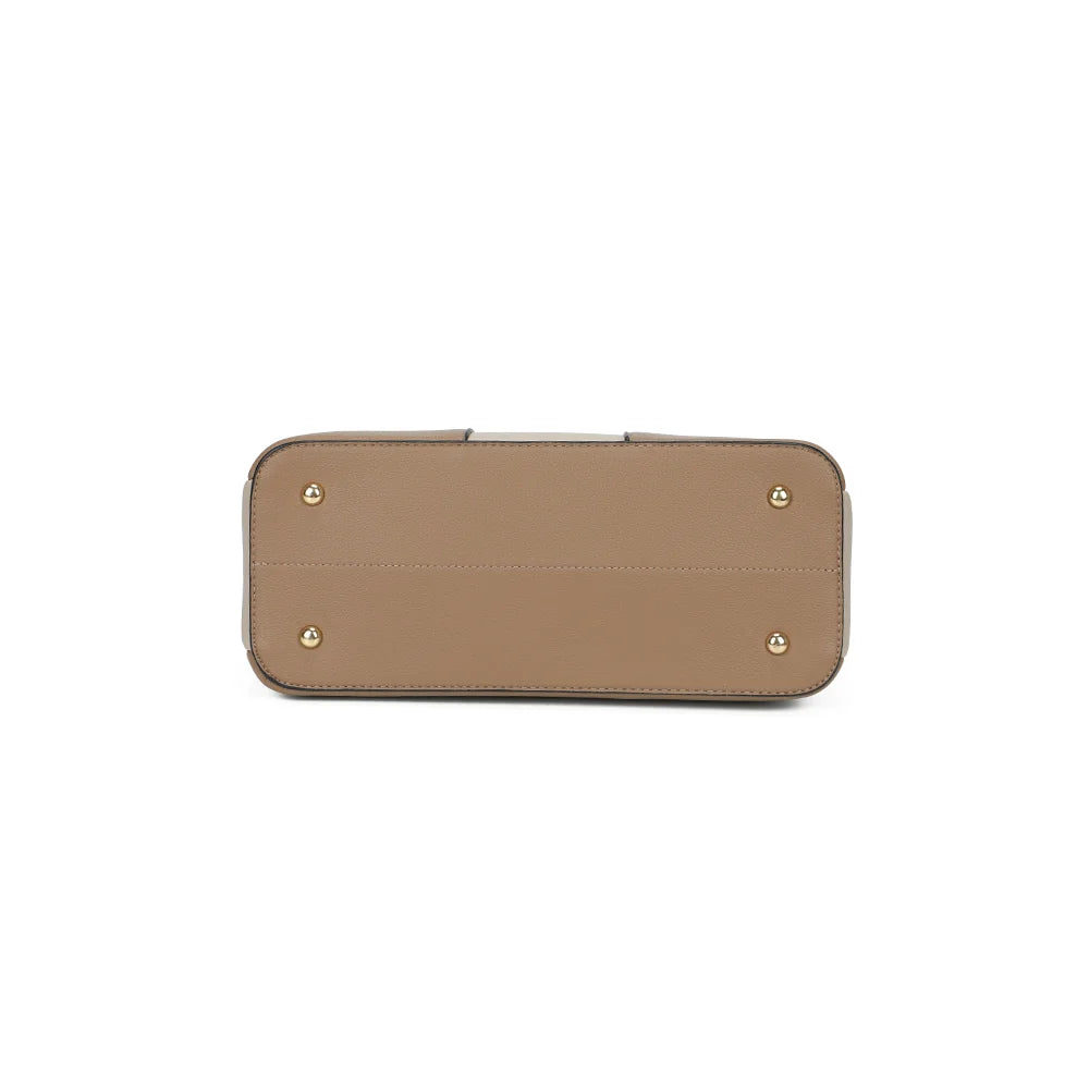 Dessous du Fiora Pop taupe foncé : base à plat de 33 × 13 cm qui garde au sac sa belle tenue – réf. M-9354-3
