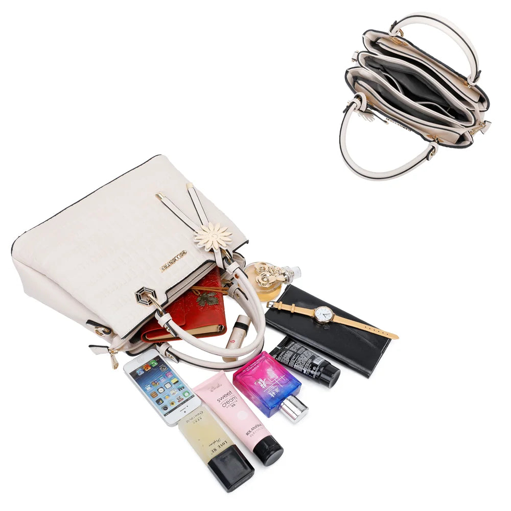Intérieur du Fiora beige : trois compartiments pour téléphone, portefeuille et maquillage – réf. M-9354
