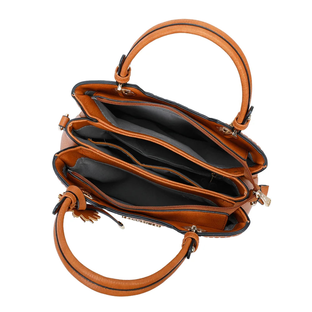 Intérieur du Fiora camel : trois compartiments pour téléphone, portefeuille et maquillage – réf. M-9354